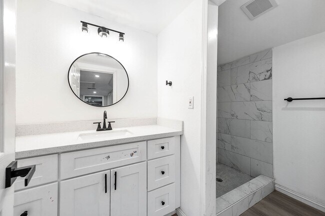 Building Photo - 4356 Phlox St