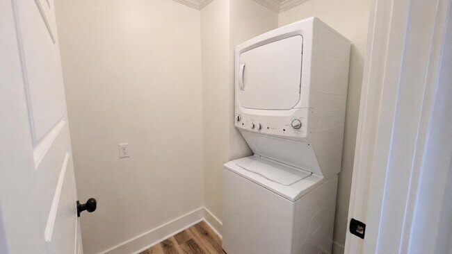 Building Photo - 126 E Wilburn Ave
