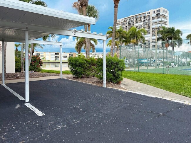 Building Photo - 7625 Sun Island Dr S