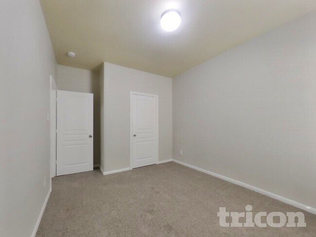 Building Photo - 2122 Hackberry Bank Ln