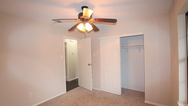 Building Photo - 15711 Echo Glen Dr