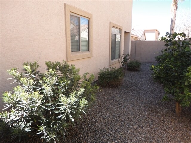 Building Photo - 1328 E Weatherby Way