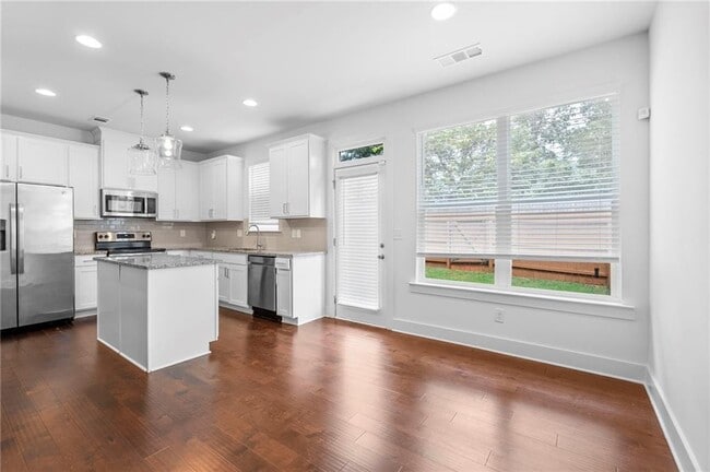 Primary Photo - 5402 Brooklands Dr