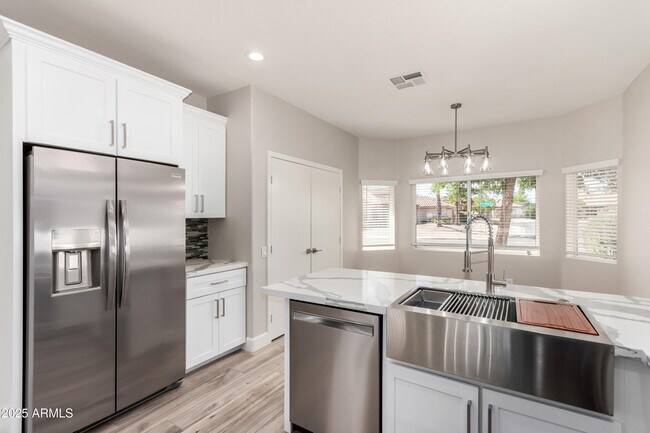 Building Photo - 14608 W Horizon Dr