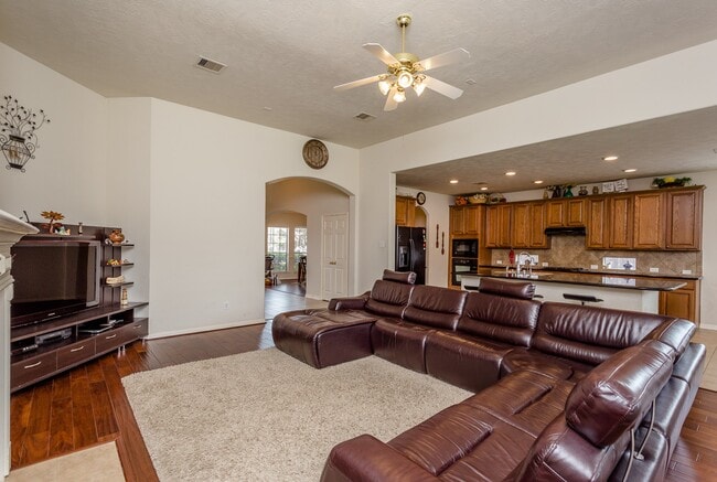 Building Photo - 6706 Ashworth Dr