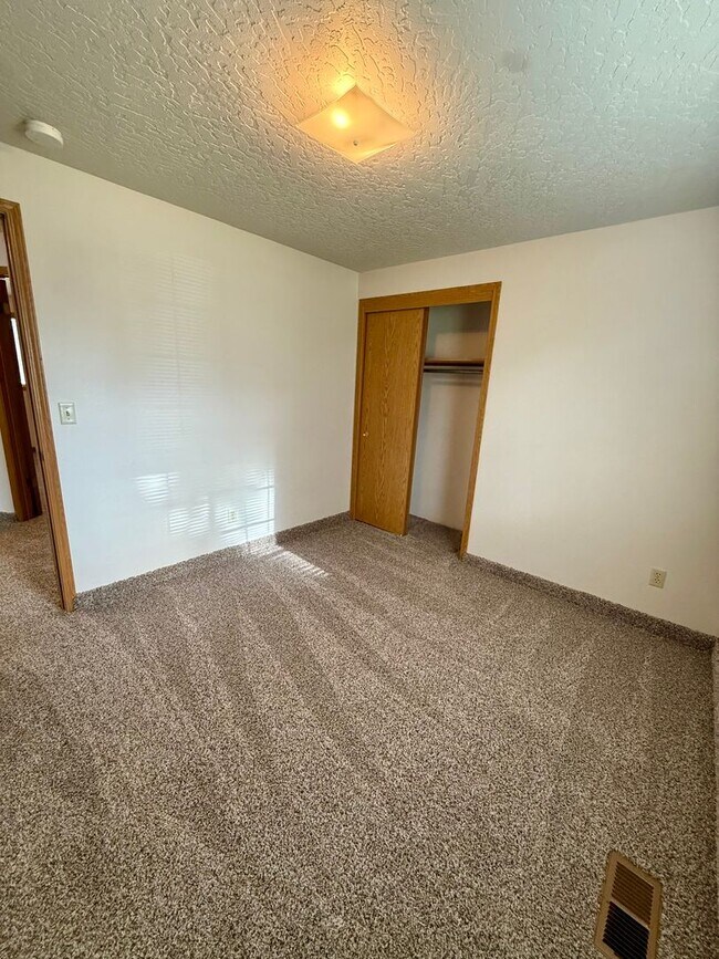 Building Photo - 3 bed 2 bath single family home in Nampa c...