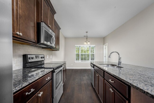 Building Photo - Luxury Townhome at the Boulevard