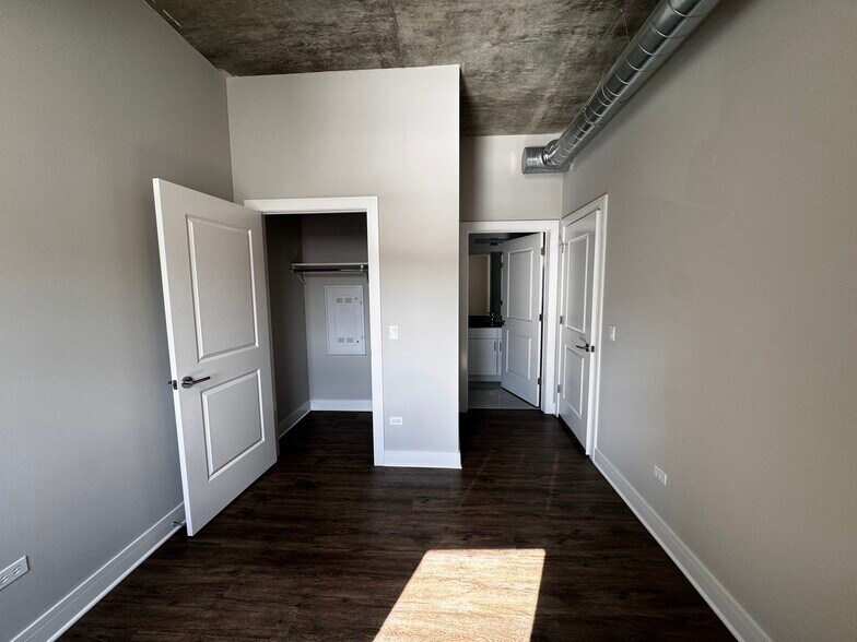 Building Photo - 3845 N Broadway St