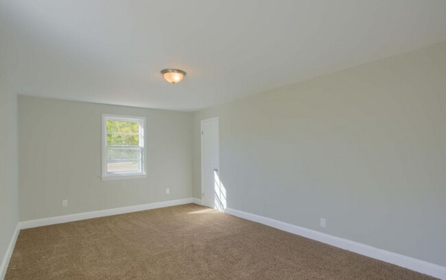 Building Photo - "Charming 3-Bedroom Home on Wilmington Hig...