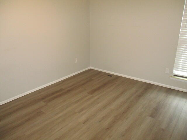 Building Photo - 41094 Southwind Dr