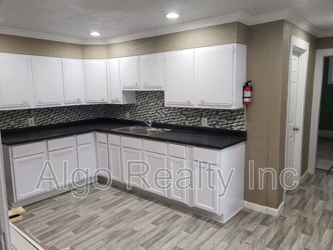 Building Photo - 1012 7th St E