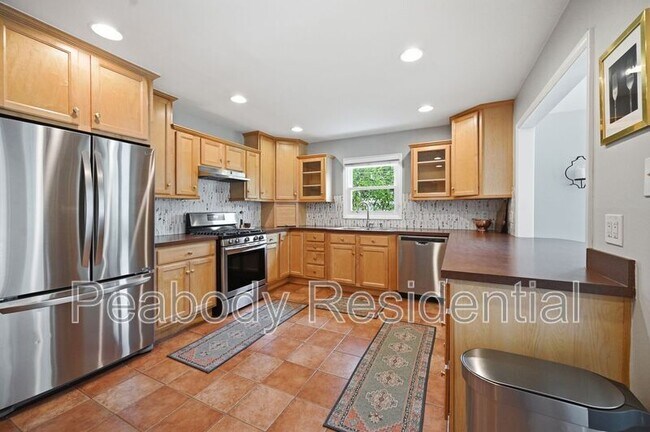 Building Photo - 6426 Carriage Dr