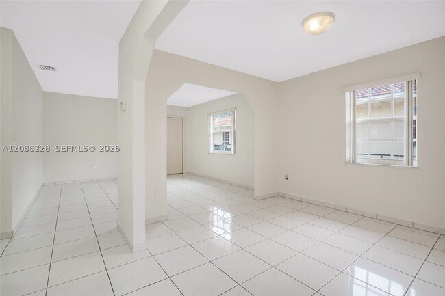 Building Photo - 3650 SW 27th St