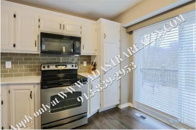 Building Photo - Beautiful 4 Bed 3 Bath Home in Olathe-Comi...