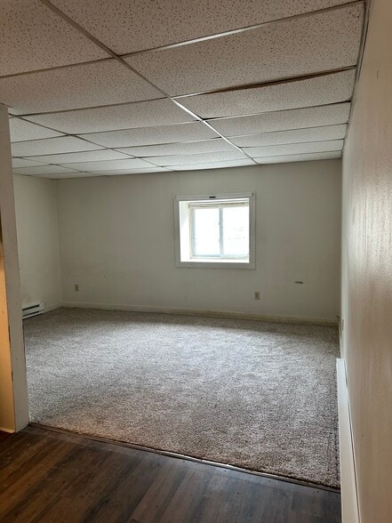 Building Photo - 305 W Railroad St