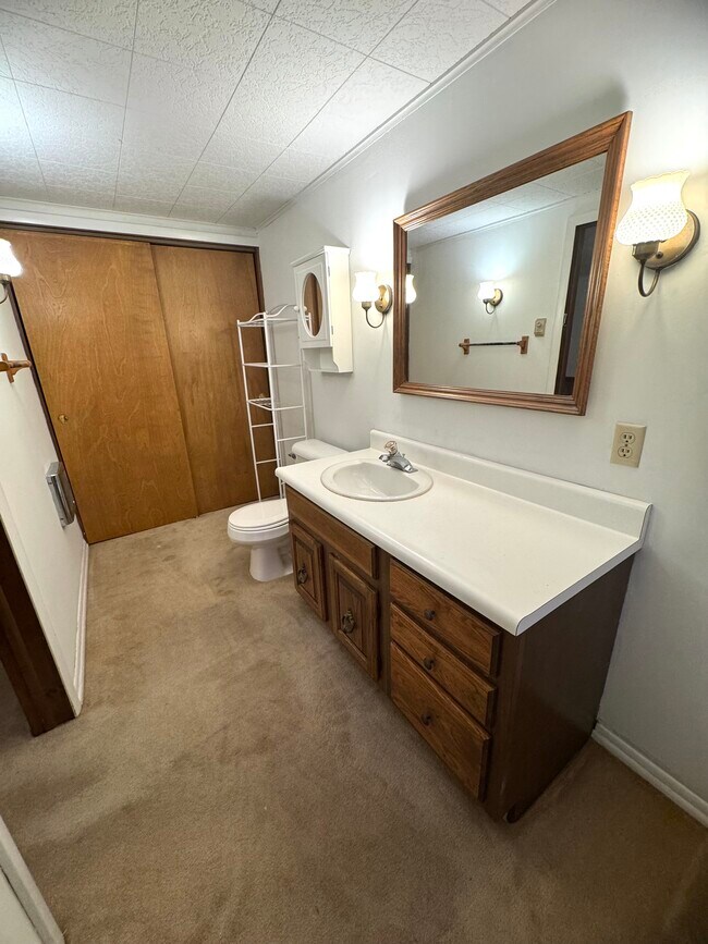 Building Photo - 15 W Worley Ave