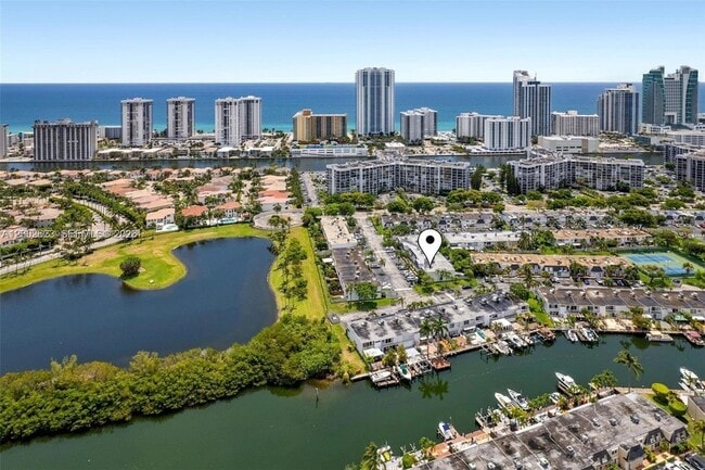 Building Photo - 903 NE 27th Ave