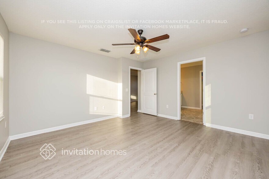 Building Photo - 10619 Laguna Plains Dr