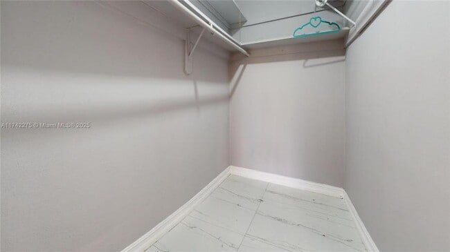 Building Photo - 2 bedroom in Hallandale FL 33004