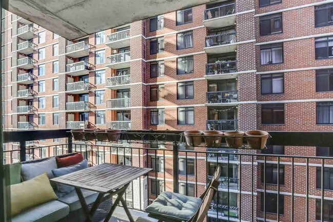 Building Photo - 759 2nd St