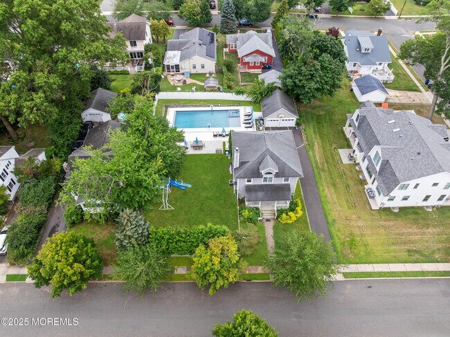 Building Photo - 250 Alpern Ave