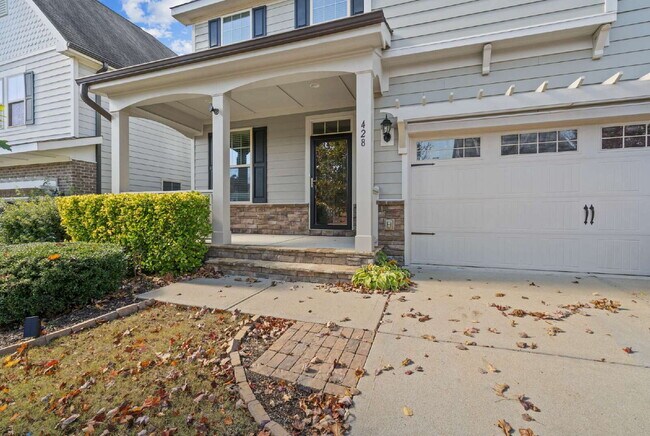 Building Photo - Welcome Home: Spacious 3-Bedroom Retreat i...