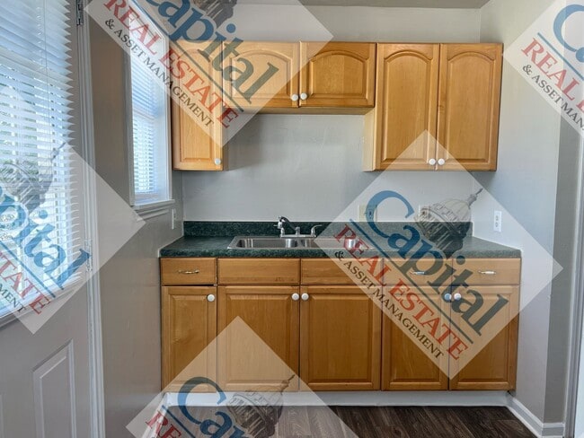 Building Photo - Charming 2 Bedroom w/ Move in Special