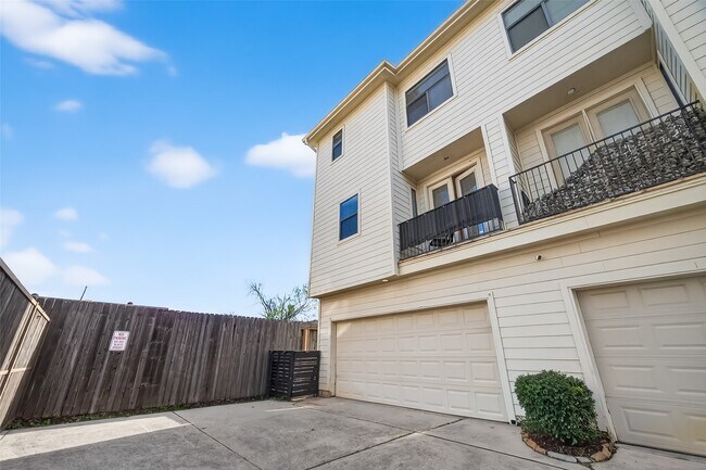 Building Photo - 2318 Emancipation Ave