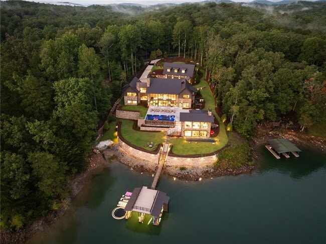 Building Photo - 725 Rocky Point Dr