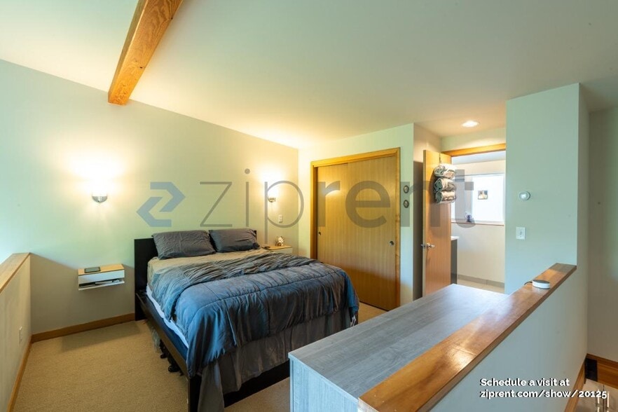 Building Photo - Unit D