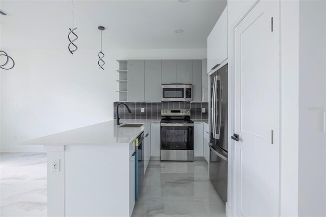 Building Photo - 2005 BARROSO St