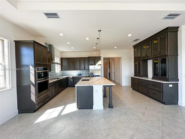 Building Photo - 13646 Abberwick Dr