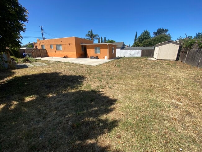 Building Photo - 914 Alice Ave