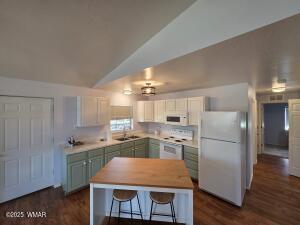 Building Photo - 1743 E Nadean Ln