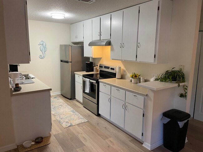 Building Photo - 203 E St