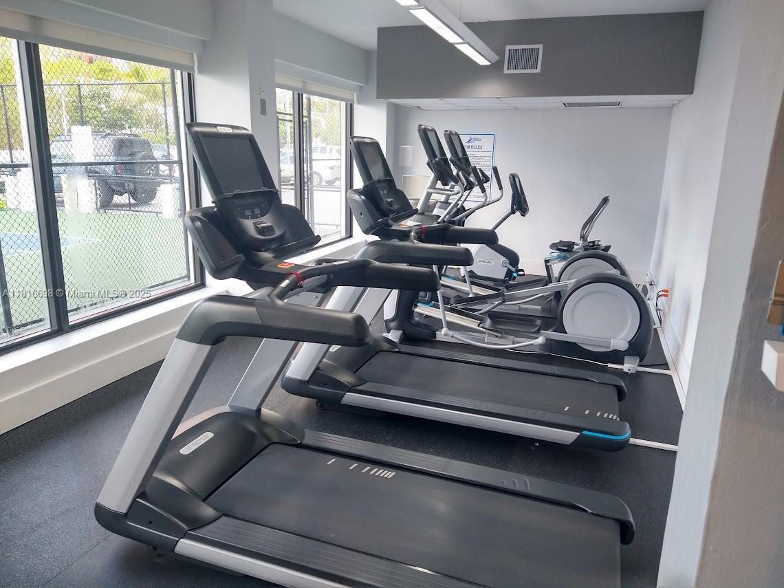 Building Photo - 200 SE 15th Rd