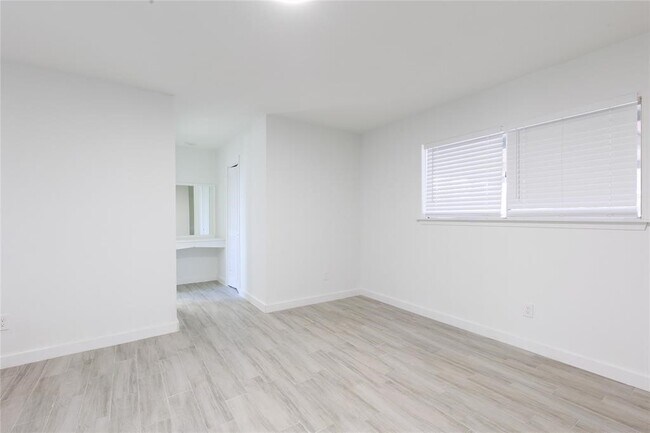 Building Photo - 2510 Straight Creek Dr