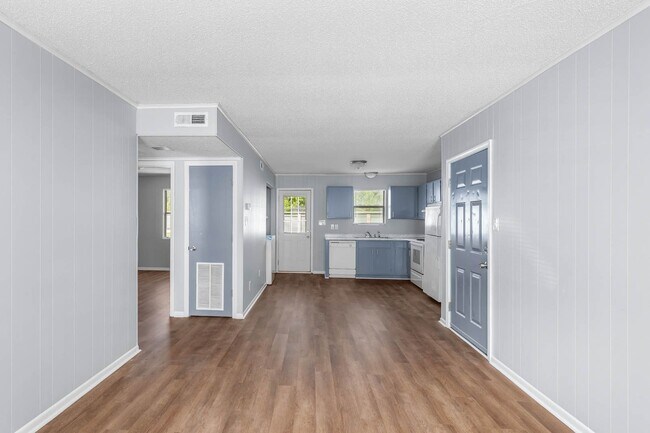 Building Photo - 107 Ravenwood Dr