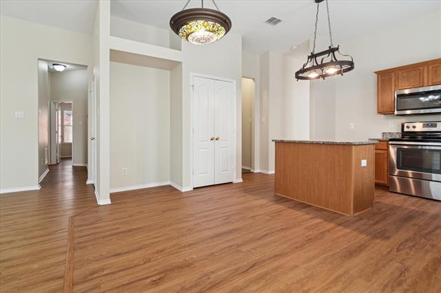 Building Photo - 2060 Falls Creek Dr