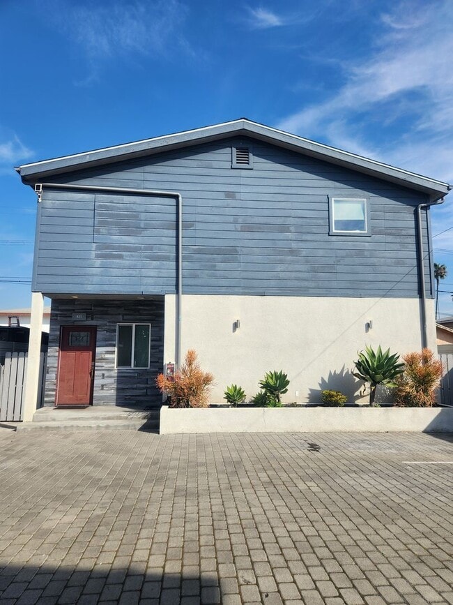 Building Photo - 83rd St.