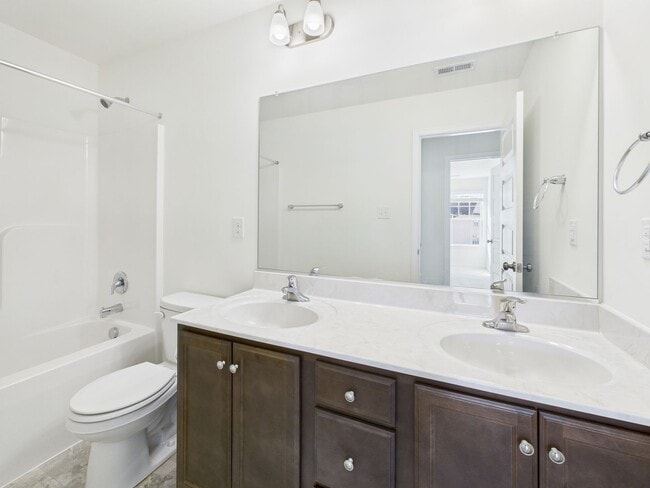 Building Photo - 6600 Wy Pt Dr