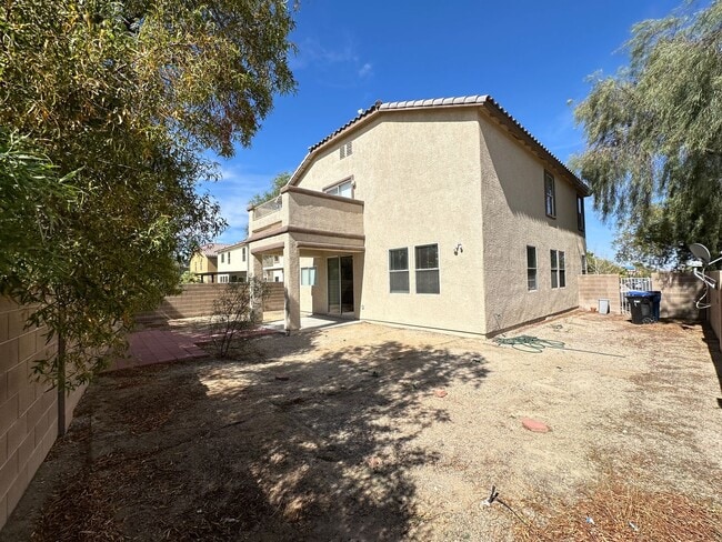 Building Photo - Shadow Springs