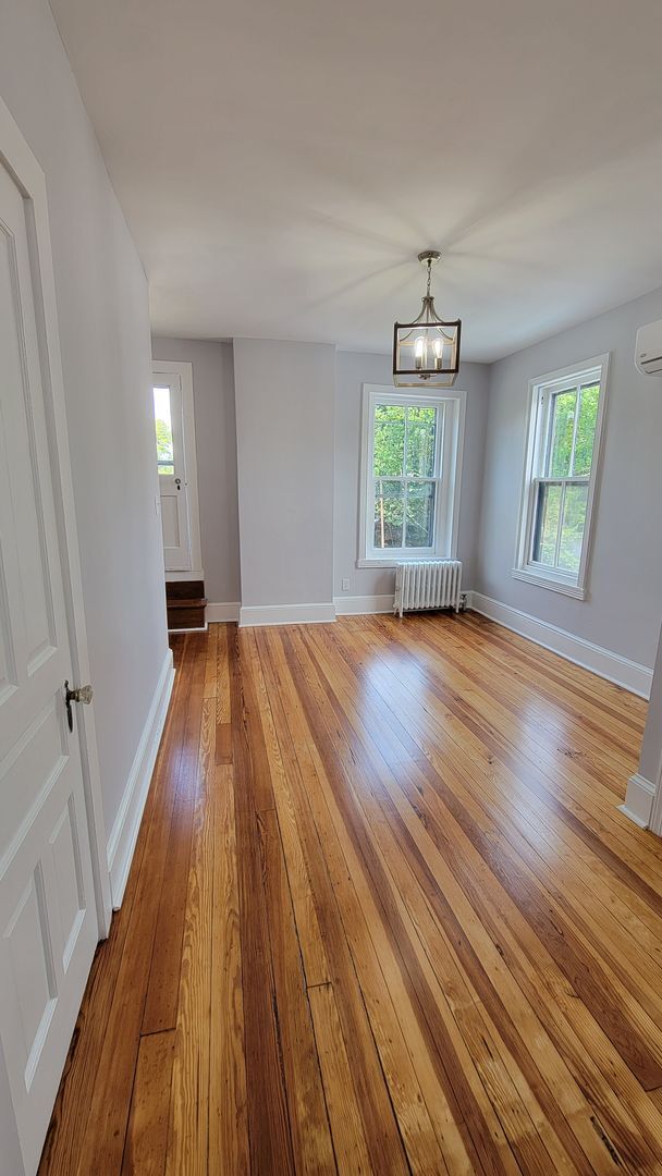 Building Photo - Beautiful Downtown Apartment for Rent!