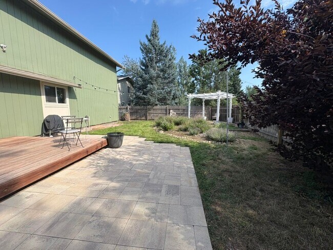 Building Photo - 3325 Birmingham Dr