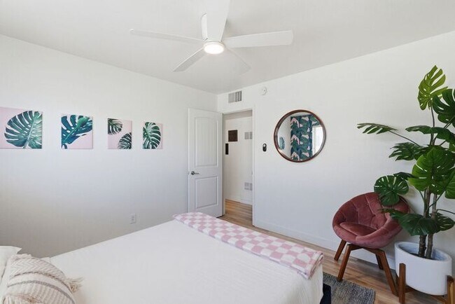 Building Photo - Scottsdale Oasis Ready for July move-in!