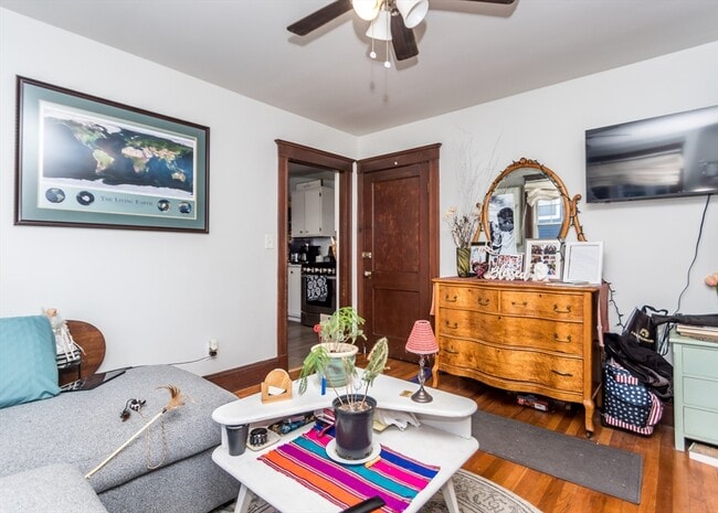 Building Photo - 1093 Main St