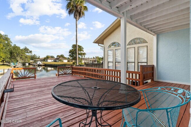 Building Photo - 1335 Capri Dr