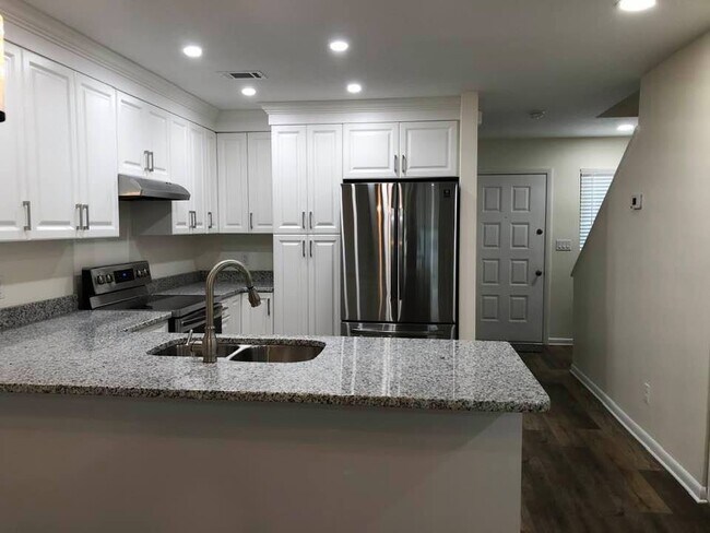 Building Photo - 2809 SE 17th St