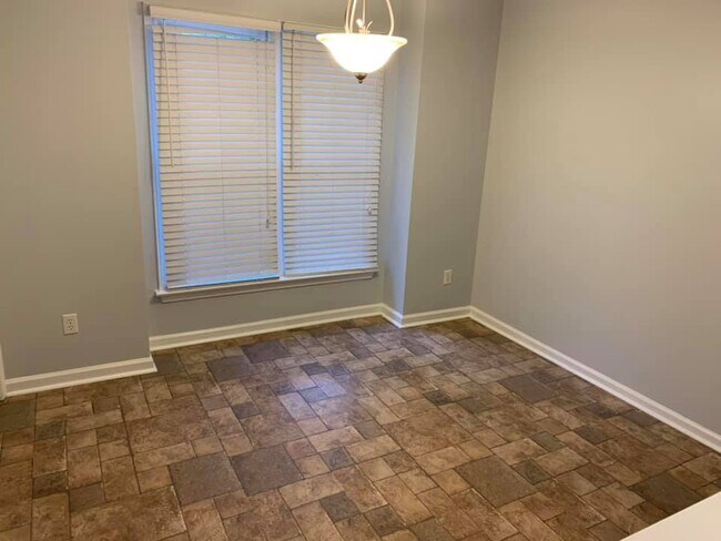 Building Photo - 104 Autumn Pine Ct