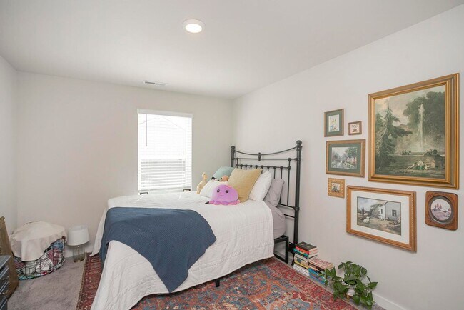 Building Photo - 517 Swanholme Dr